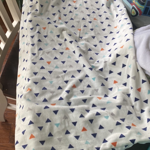 Changing table covers - Picture 5 of 7